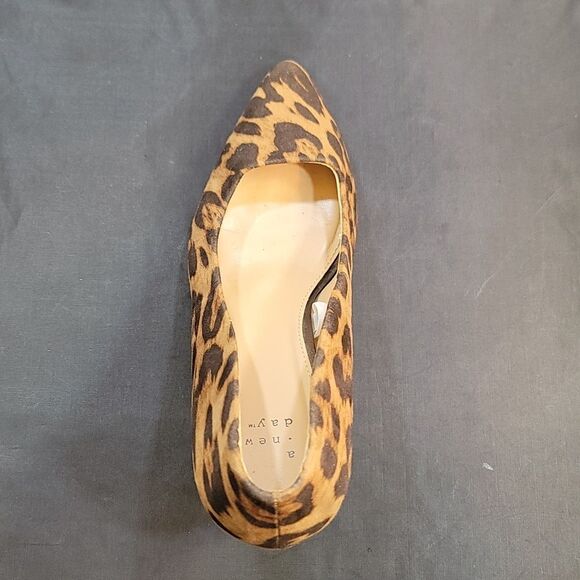 A.NEW DAY ANIMAL PRINT POINTED TOE PUMP - Picture 16 of 16